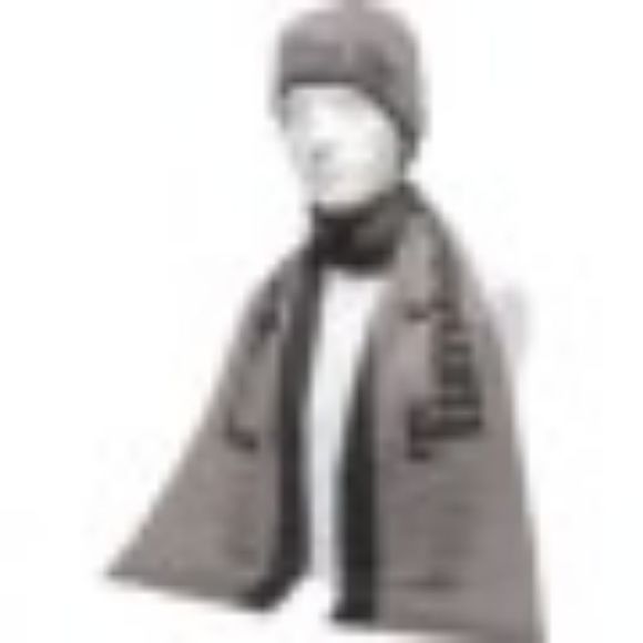 Timberland Logo Reversible Scarf & Beanie Hat Set - Picture 10 of 10